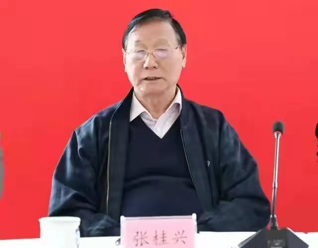 张桂兴 原北京诗词学会会长、《北京诗苑》主编。现为中华诗词学会顾问、黄河诗社名誉社长。