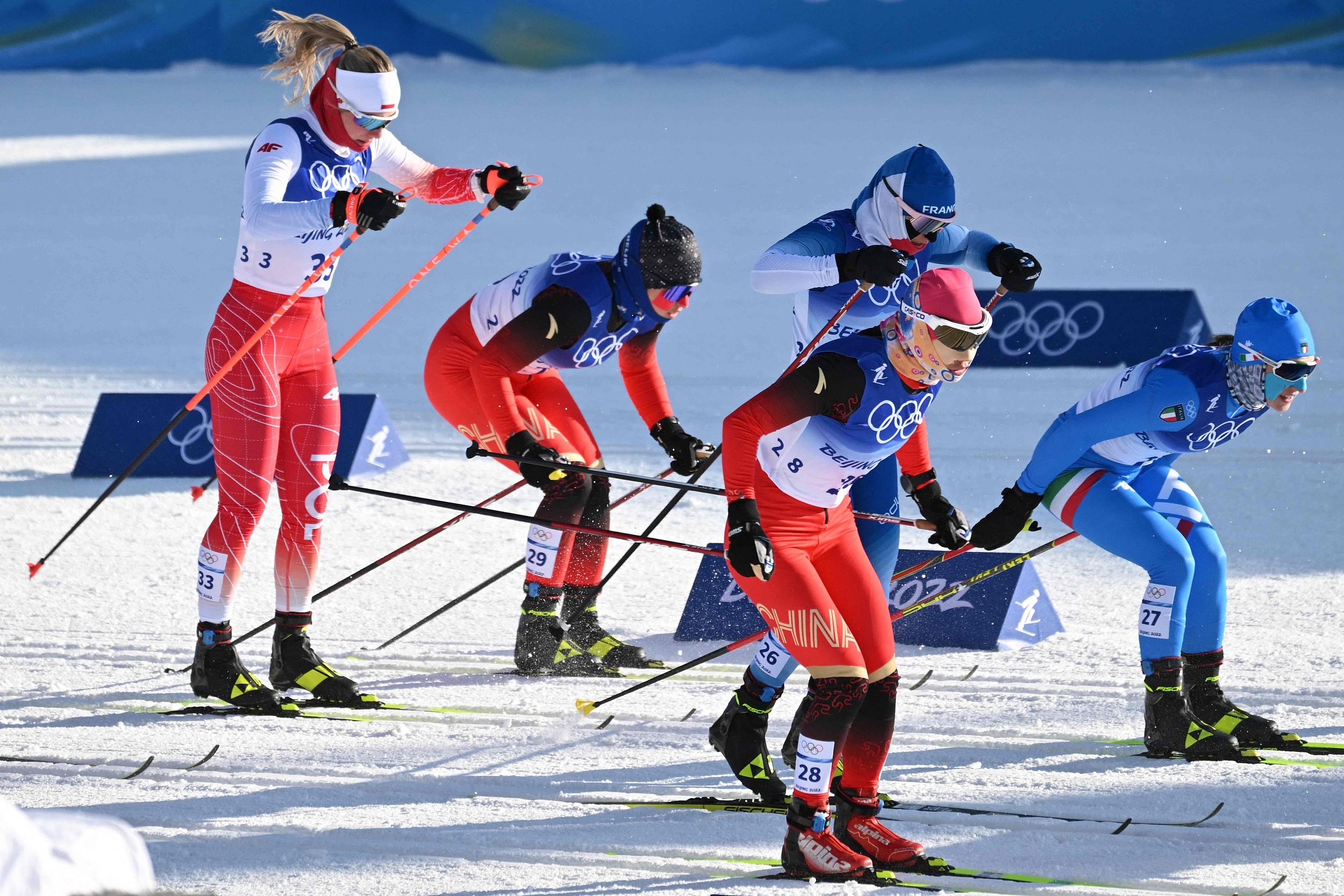 北京冬奥首金挪威选手约海于格越野滑雪女子双追逐夺冠