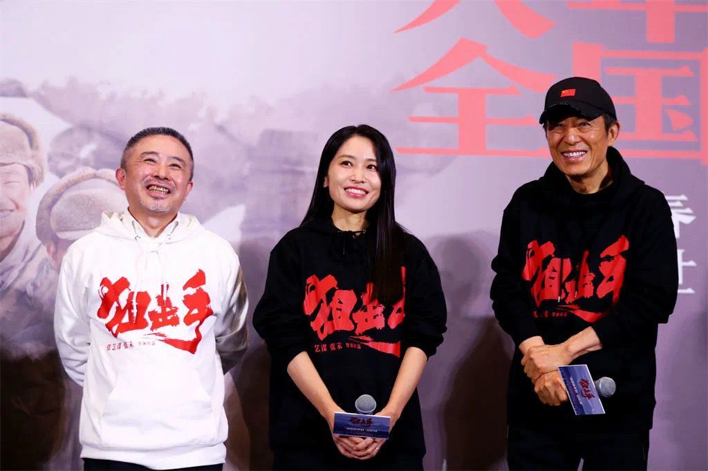 陈宇、张末和张艺谋在《狙击手》首映礼上。