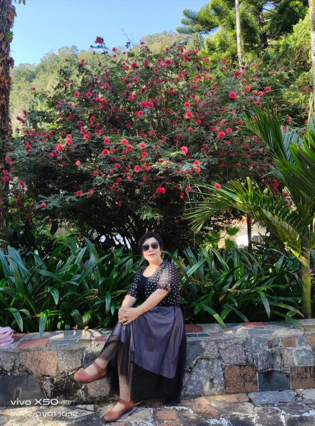 赵光荣 中华诗词学会会员，内蒙古诗词学会副会长、黄河诗社《黄河诗阵》编审。