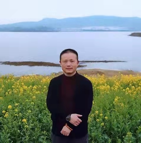 段维 华中师范大学教授，兼任中华诗词学会乡村诗词工作委员会主任、湖北省中华诗词学会会长、《心潮诗词》评论双月刊主编，黄河诗社顾问。