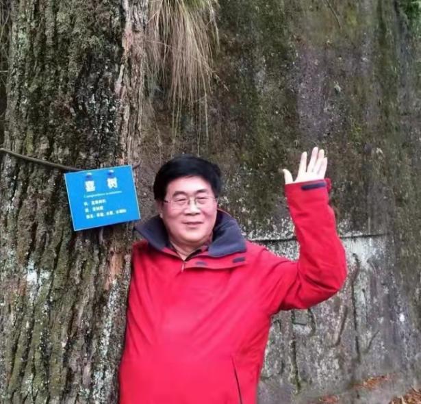 李树喜 中华诗词学会顾问、黄河诗社名誉社长、中国毛泽东诗词研究会原副会长