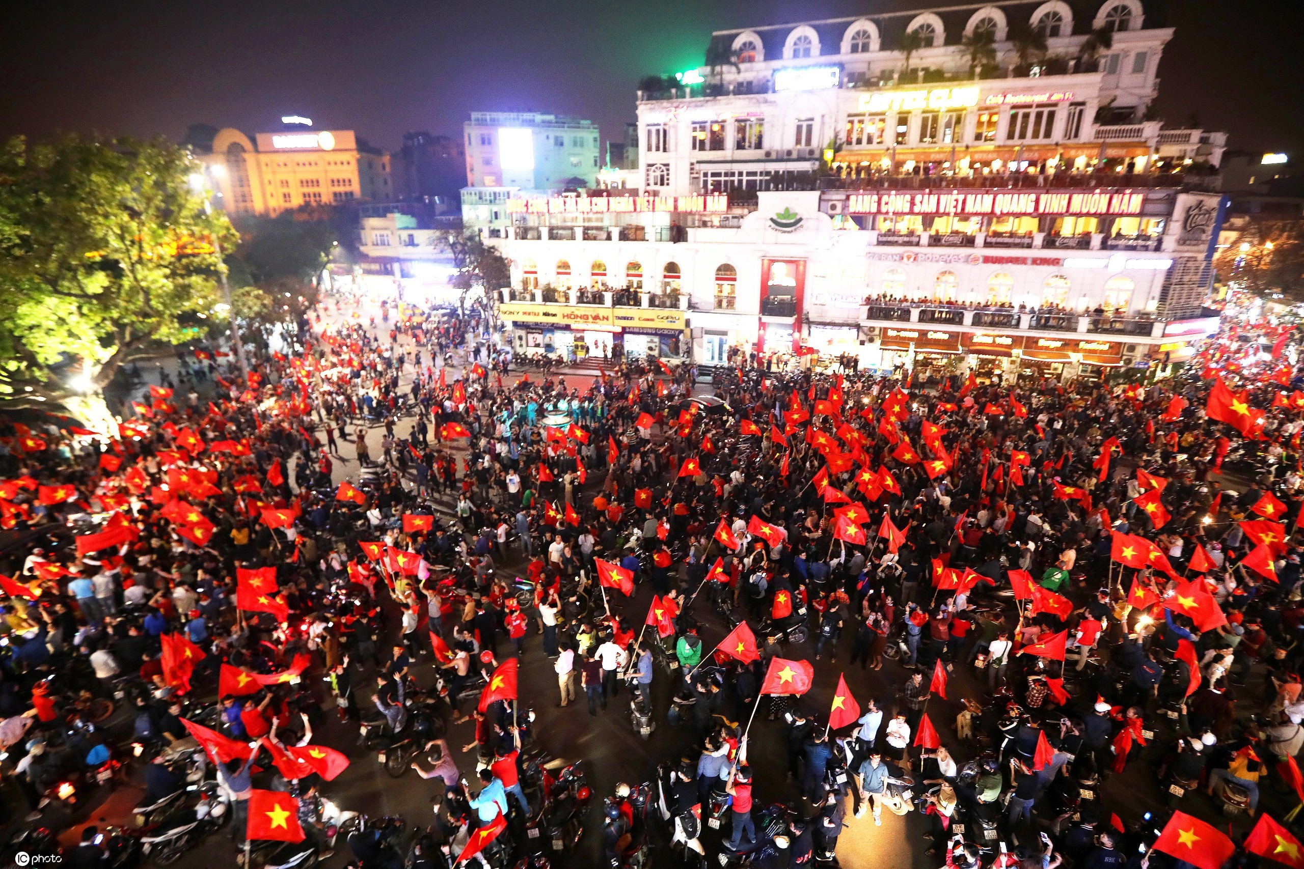 2018年1月23日越南群众上街狂欢，庆祝U23国家队晋级亚洲杯决赛。