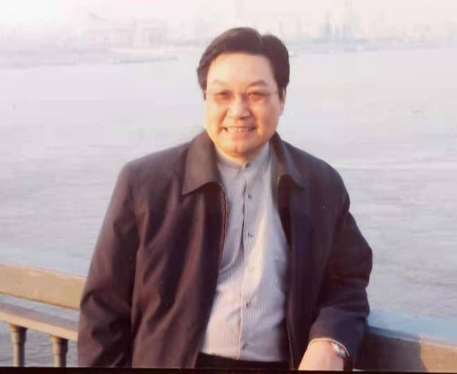 张津梁 黄河诗社顾问。爱好诗书，著有《诗海拾滩》《张津梁书法作品选》行世。