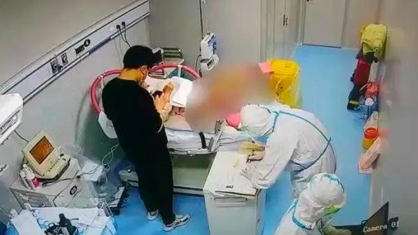 杭州封控区产妇在负压手术室诞下女婴，取名“Lucky”