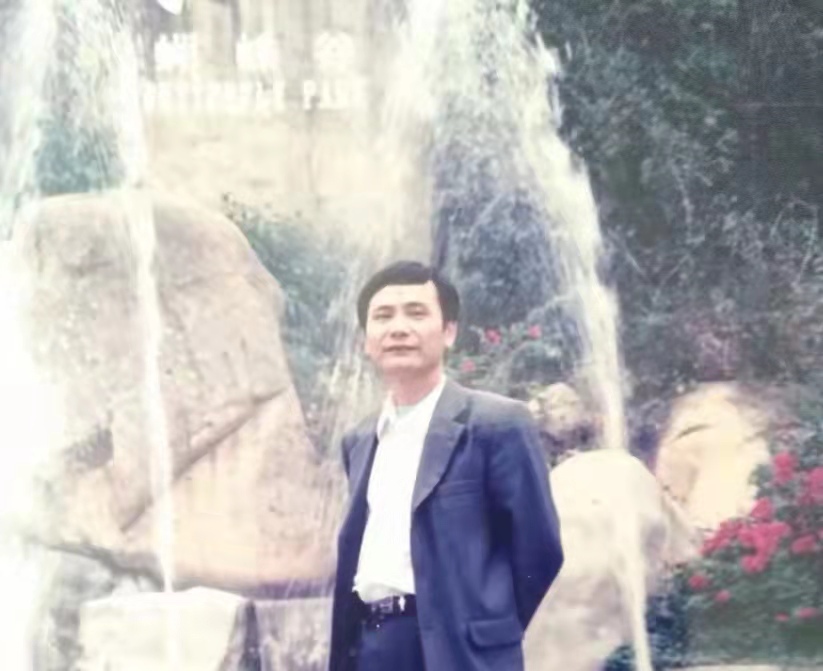 陈业秀 中华诗词学会企业家诗词工作委员会副秘书长，海南省楹联学会副会长兼会刊执行主编，海口市龙华区诗词学会副会长兼会刊主编。黄河诗社《黄河诗阵》编委。