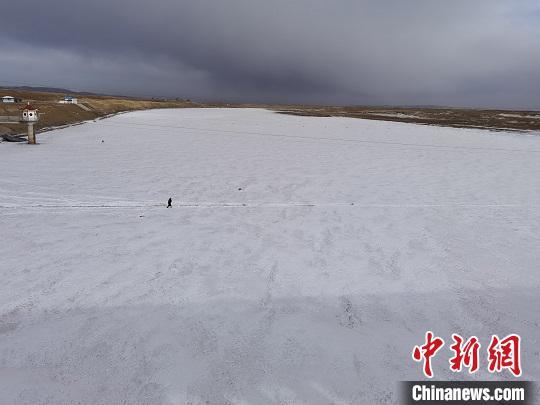 甘肃大范围降雪后持续降温玛曲黄河封冻期延长近半月
