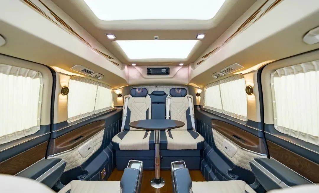 中马房车汇奔驰v260七座保姆车改装