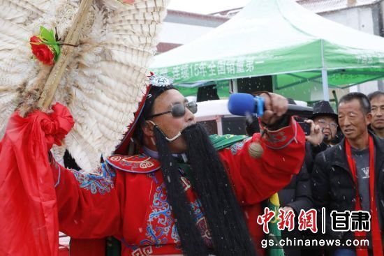 图为议程表演。