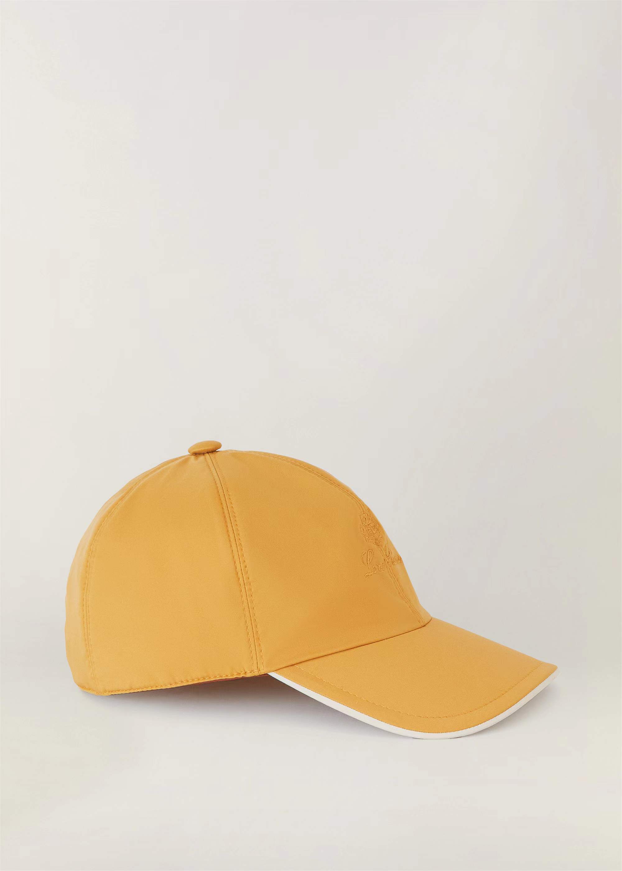 现代典范：Loro Piana棒球帽