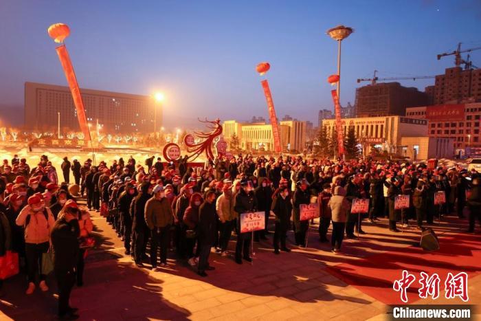 该趟专列将于今晚21时19分抵达福州站，这也是进入虎年以来，甘肃省开出的首趟高铁务工专列。高志瑛 摄