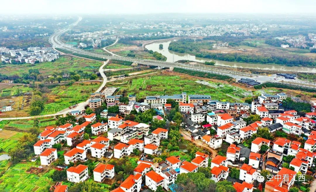 航拍江西赣州南康区雨后乡村美丽风光