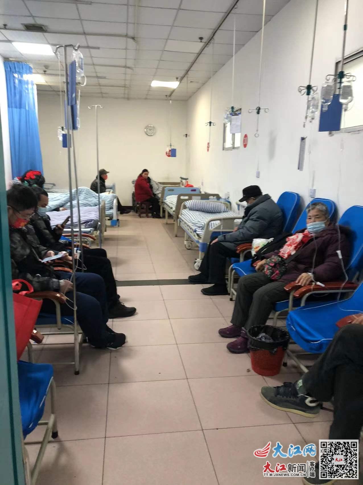 暗访中山大学附属南昌医院医生上班玩手机不在岗