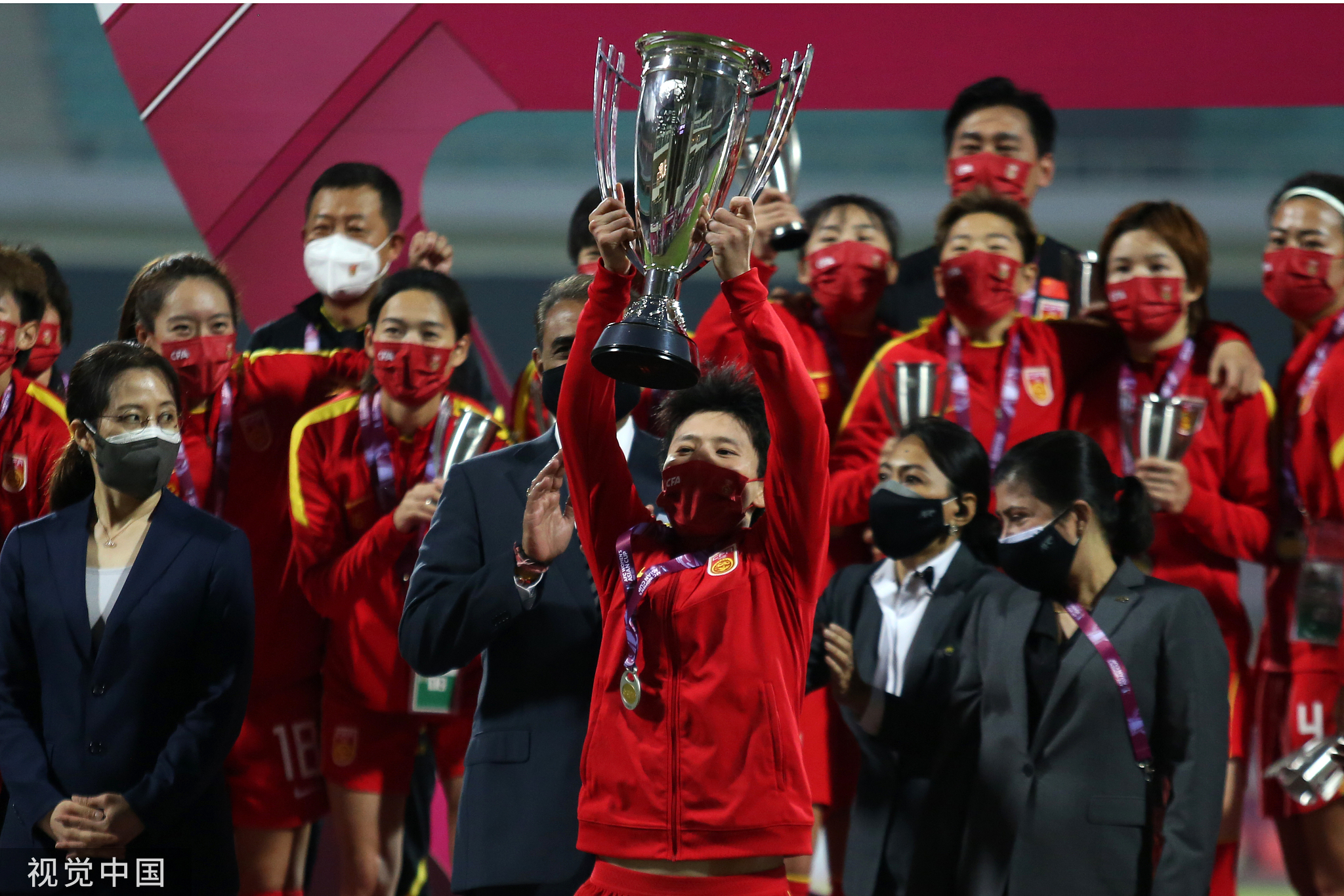 中国女足队长获家乡100万奖金 全队亚洲杯奖金超4千万