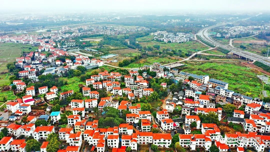 航拍江西赣州南康区雨后乡村美丽风光