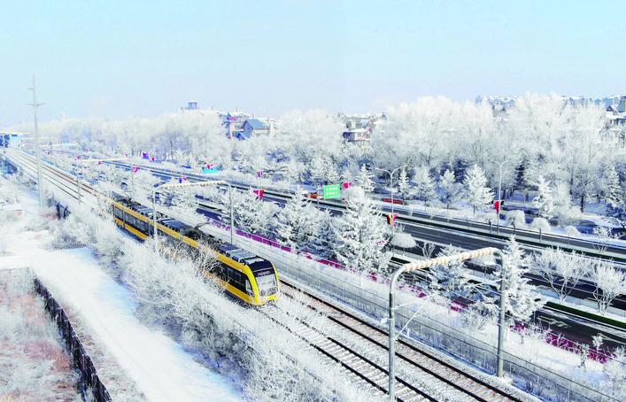 目前，轨道交通已成为春城市民日常绿色公交出行的首选。 张扬 摄