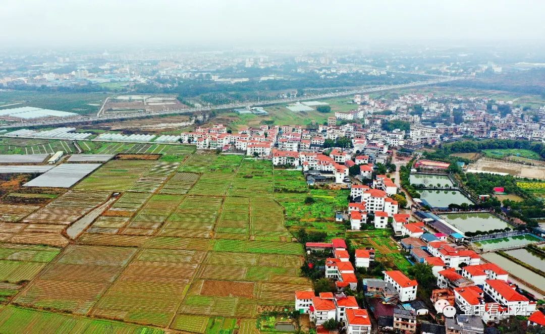 航拍江西赣州南康区雨后乡村美丽风光