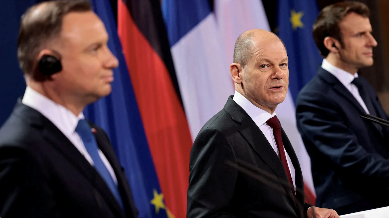 △波兰总统杜达、德国总理朔尔茨和法国总统马克龙（从左至右）发表联合声明