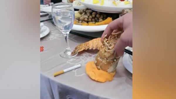 酒店回应“回收餐桌龙虾壳”：丢弃处理，不会重复上桌