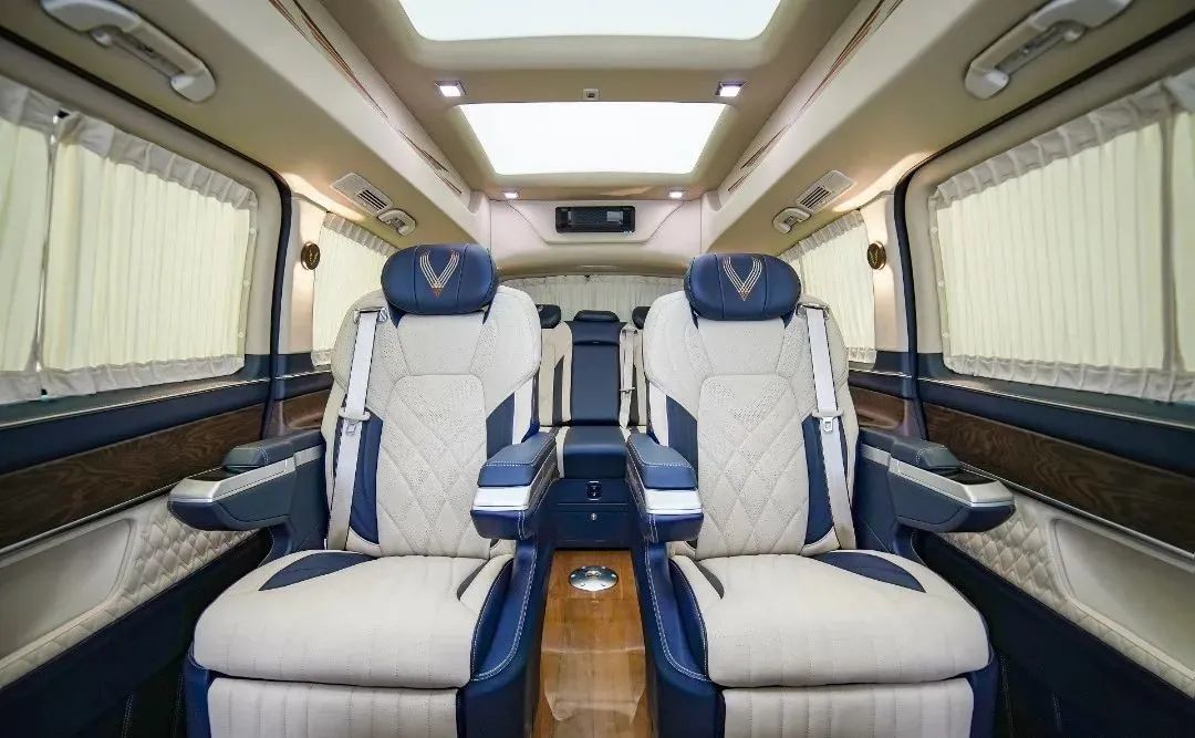 中马房车汇奔驰v260七座保姆车改装