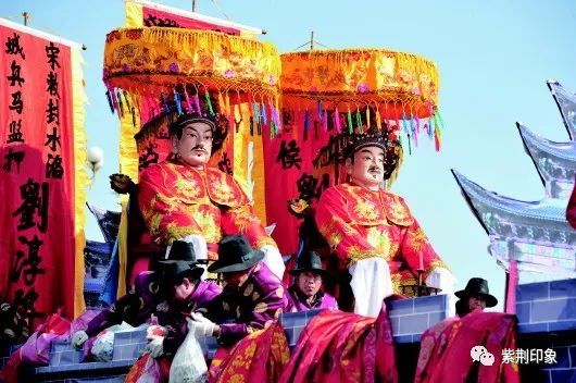 刘沪兄弟为主题的社火表演 赵三强 摄