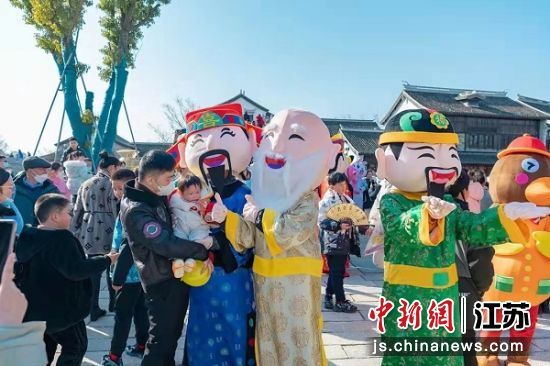 民俗市集。大纵湖旅游景区供图