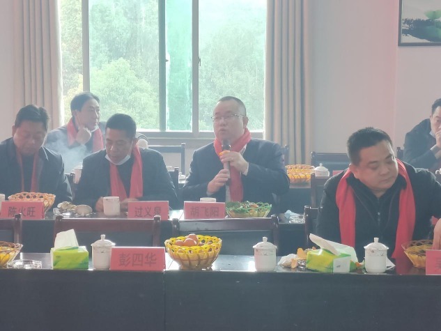 江西进贤长山晏乡召开“三请三回”乡贤恳谈会