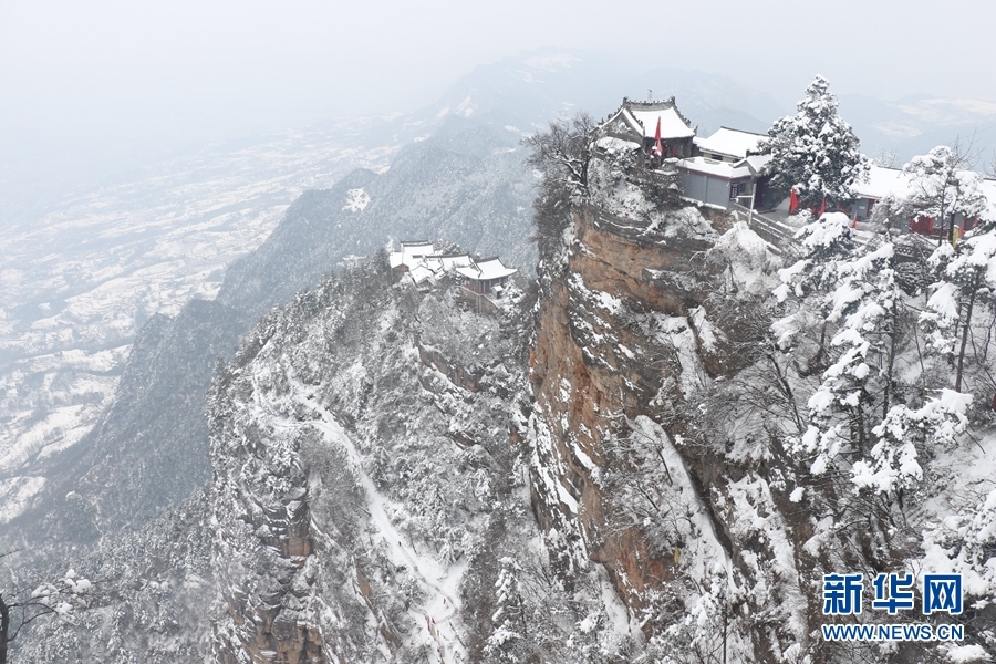 雪后的成县鸡峰山景色如画 新华网发 （陈东平 摄）
