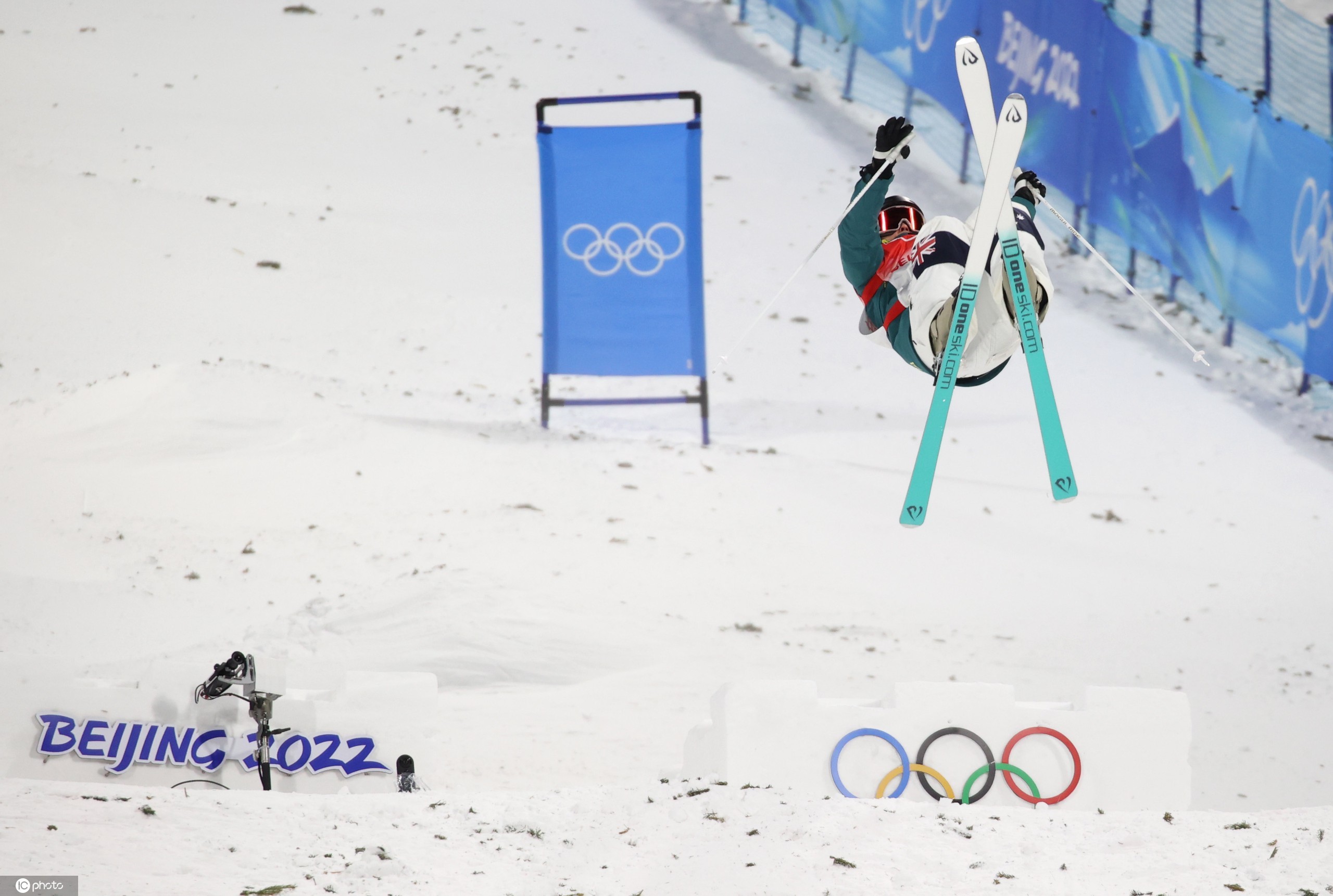 冬奥自由式滑雪女子雪上技巧：澳大利亚选手压轴夺冠