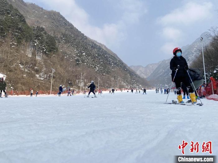 “冬奥之风”催热冰雪季“Z世代”搅动“白色经济”