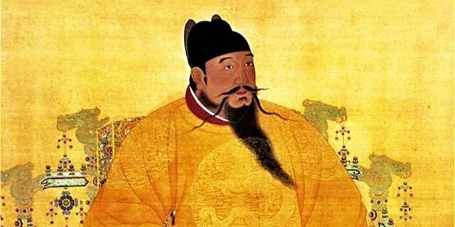 明成祖称帝后将大明都城迁往北京，后经嘉靖帝改动，中轴线的格局基本完成