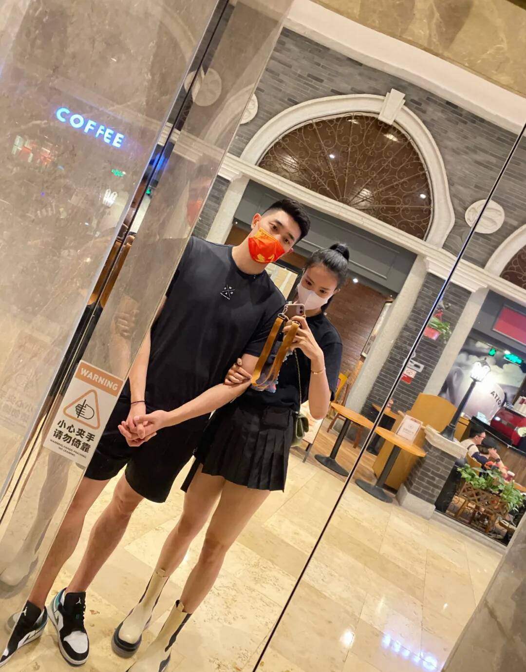张常宁和吴冠希高调晒结婚照