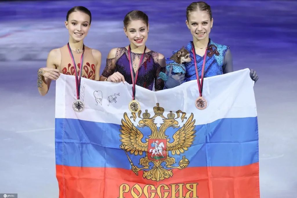 俄罗斯花滑女单三小只图片