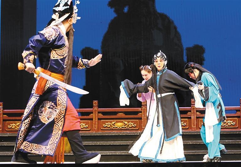 传统剧目演绎爱恨情仇 记者 尚洪涛 摄