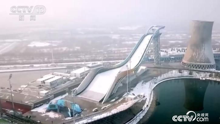 冬奥健儿笑傲“雪飞天” 敦煌元素助首钢大跳台出圈