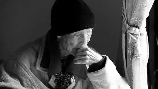 诗人周梦蝶（1921年2月6日—2014年5月1日）