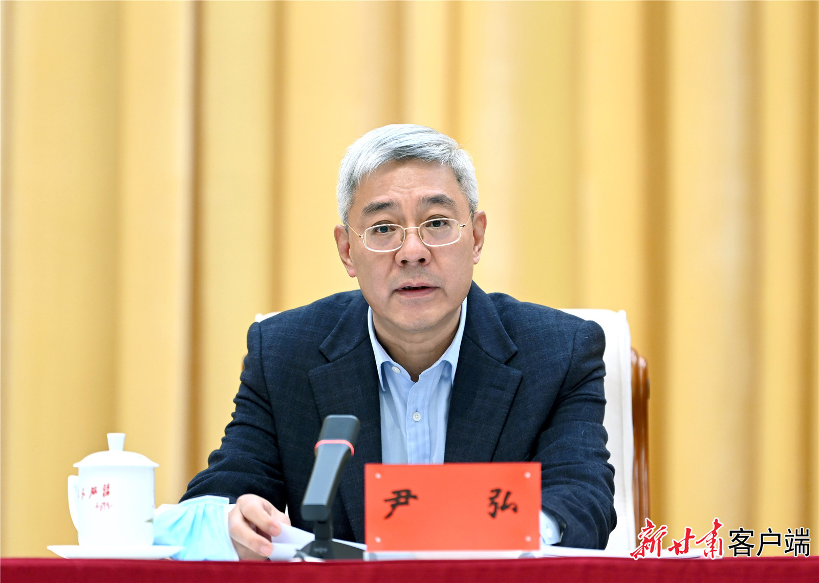 2月18日，省委理论学习中心组举行2022年第一次专题学习会。省委书记、省人大常委会主任尹弘主持会议并讲话。新甘肃·甘肃日报记者 高樯