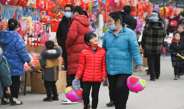 陕西彬州：手工灯笼俏销元宵市场