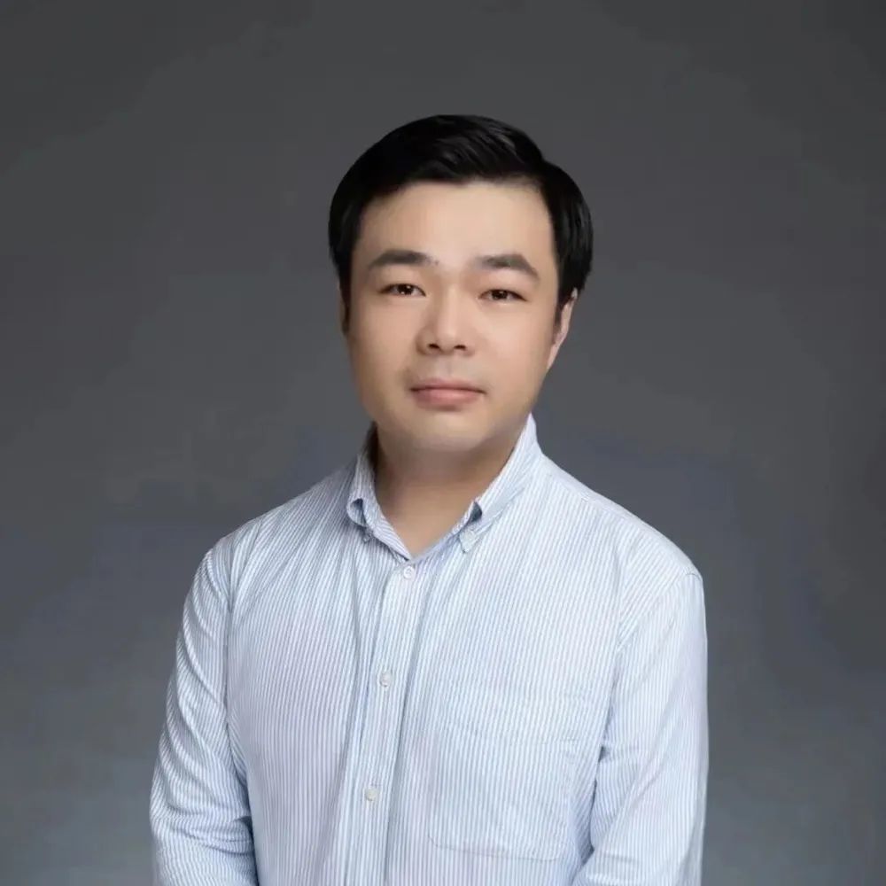 赵刘洋，中国人民大学法学博士，师从国际著名学者、美国加州大学洛杉矶分校荣休教授黄宗智，现任教于复旦大学。