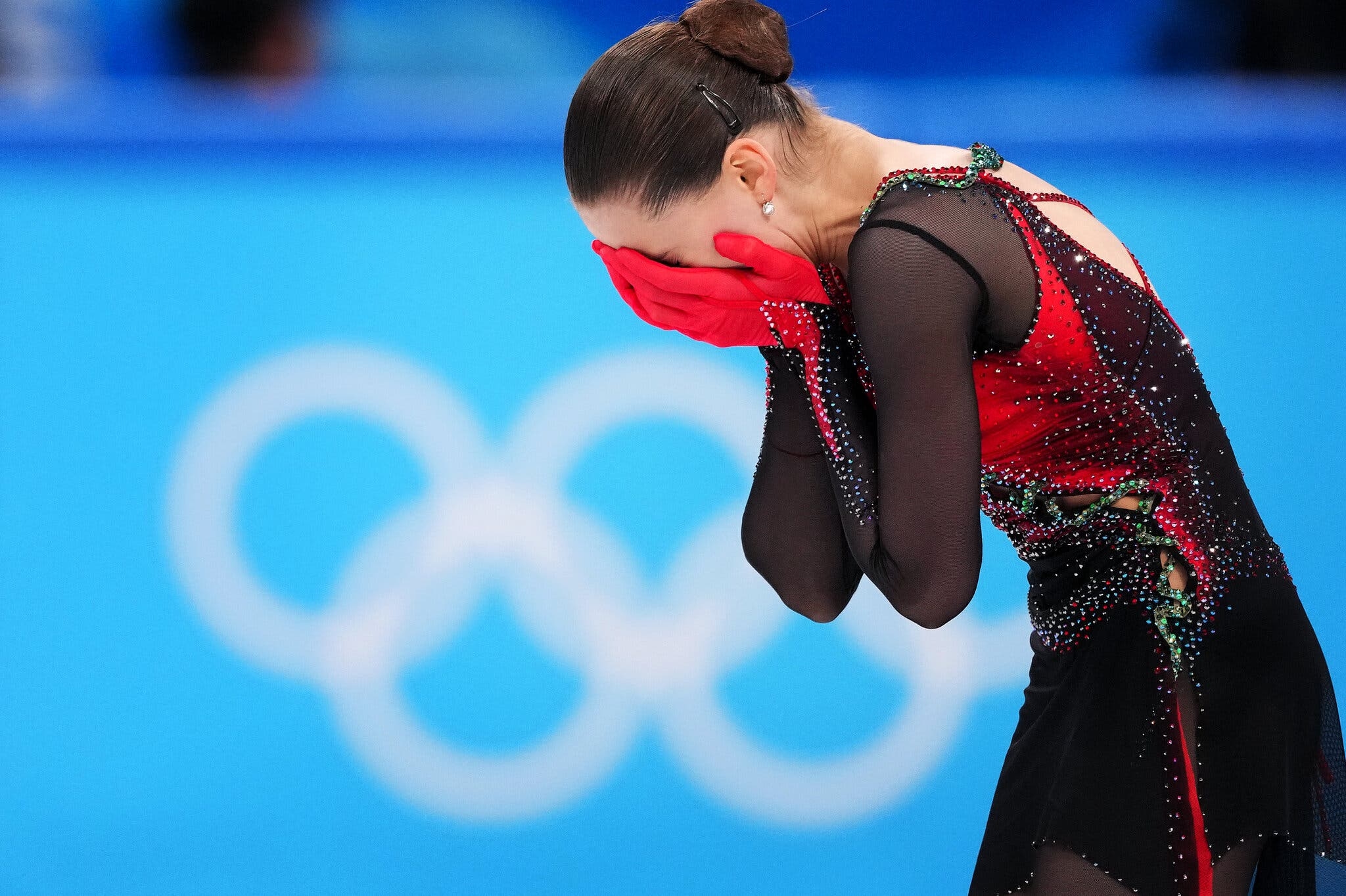 瓦利耶娃失误无缘奖牌后遭教练怒斥巴赫这让人不寒而栗