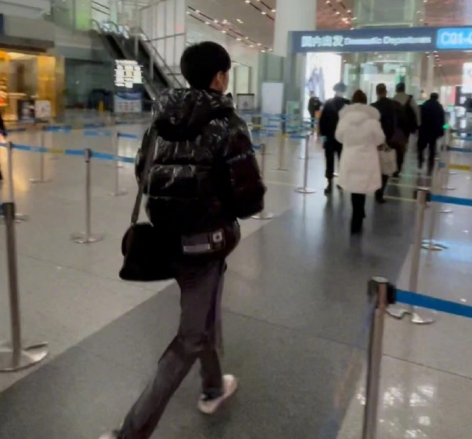 焉栩嘉风波后首现身，回应与张子枫恋情：“我没时间跟你们耗”