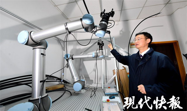 △桌面式力反馈上肢康复机器人