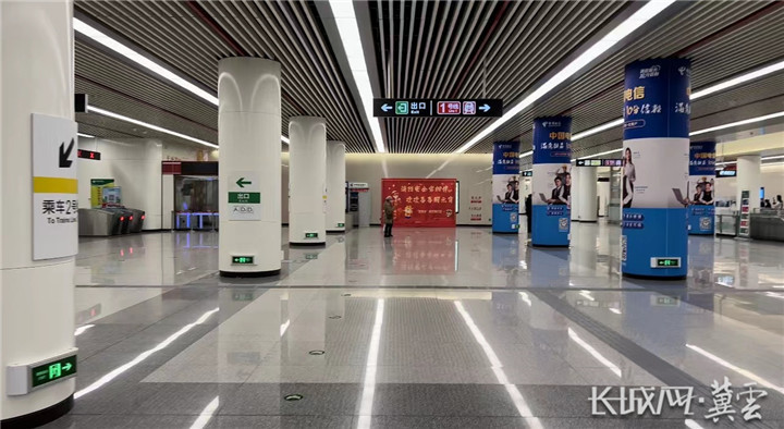 图为石家庄地铁1号线与2号线换乘站北国商城站.