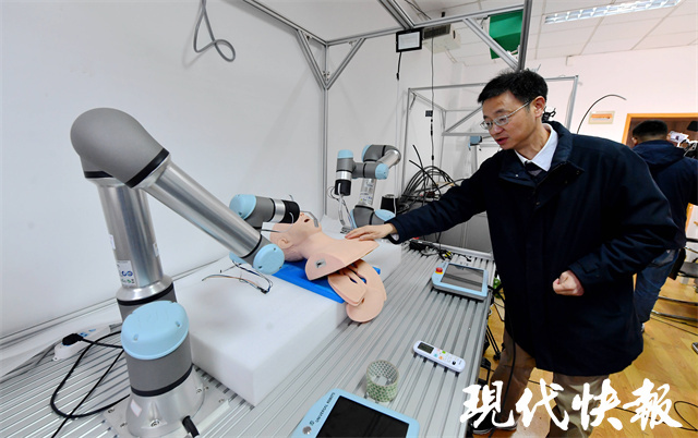 △力反馈遥控操作头颈部手术机器人