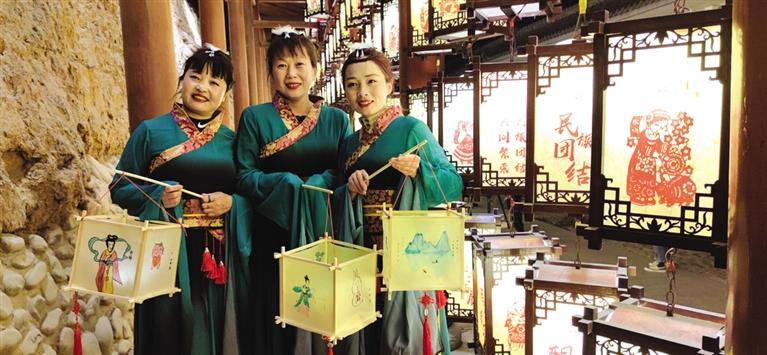 氛围感拉满！陇上古镇2000余盏传统纱灯"点亮"元宵夜