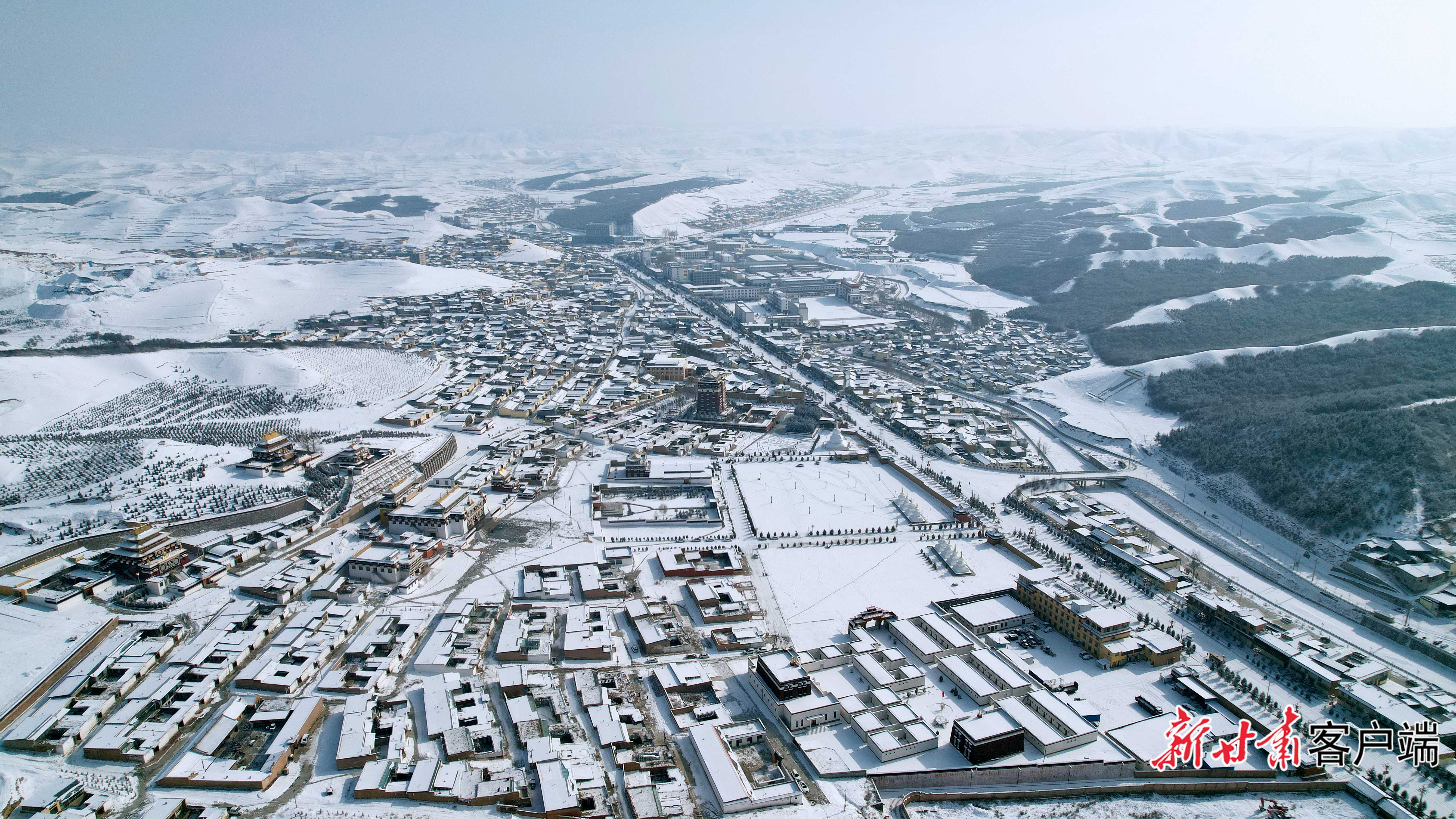 雪域甘南的壮美冰雪画卷 新甘肃·甘肃日报记者 韦德占