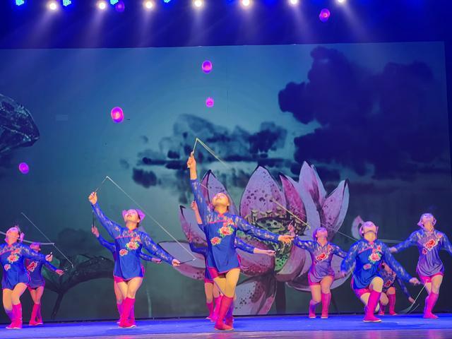 抖空竹(抖靓水城)