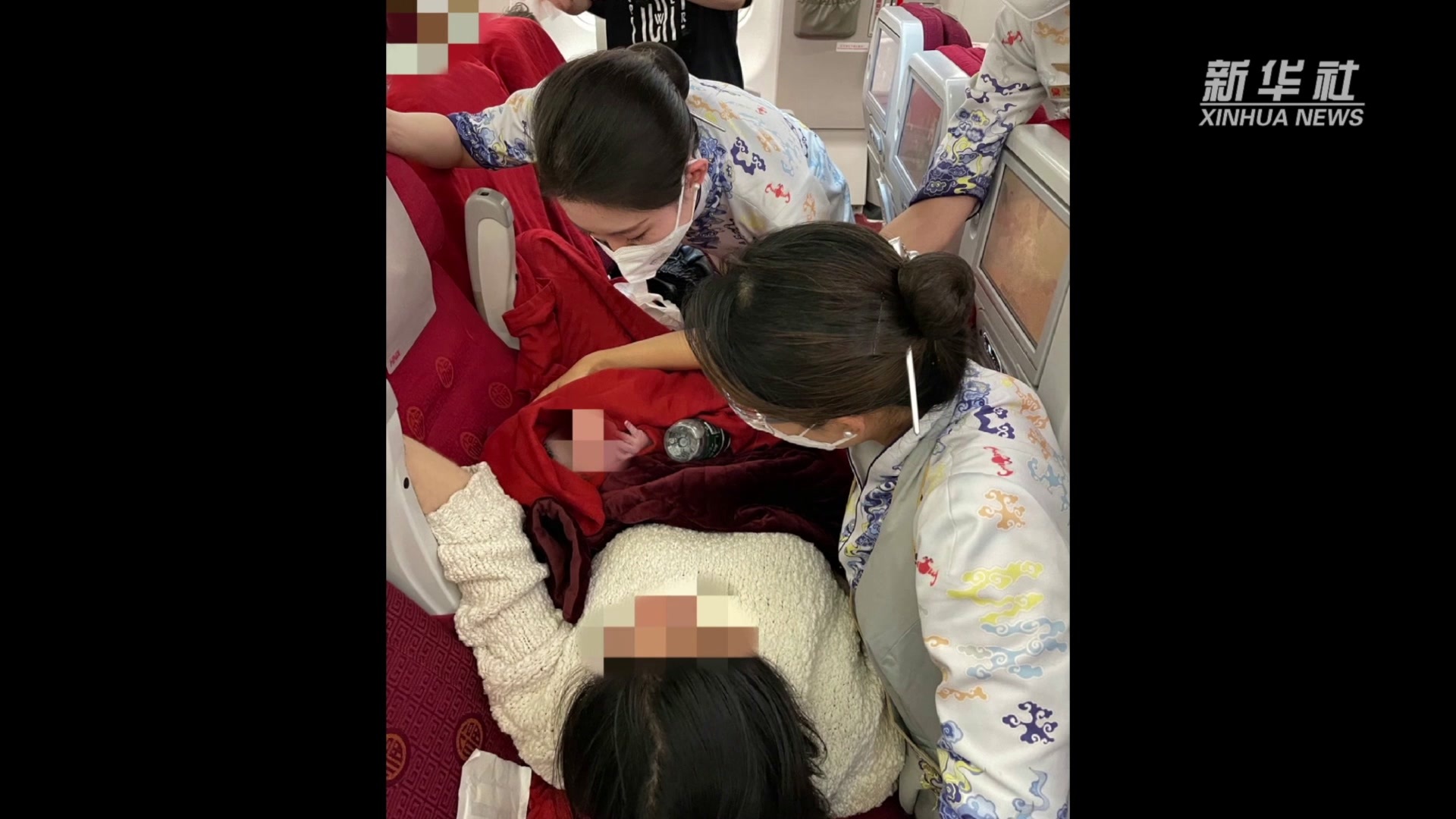 空姐护士高空为孕妇接生_凤凰网视频_凤凰网