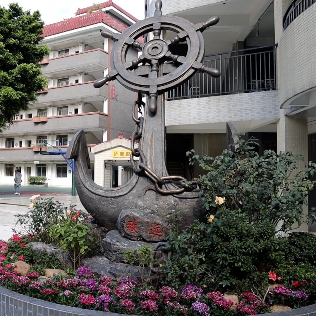 开学第一课迎来英雄榜样,广州邓世昌纪念小学学生获赠礼物