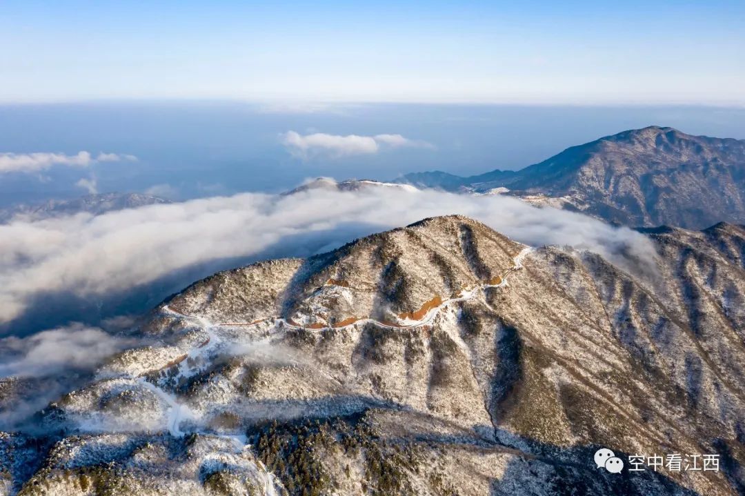 武宁太平山银装素裹云雾缭绕 分外妖娆_江西广播电视台